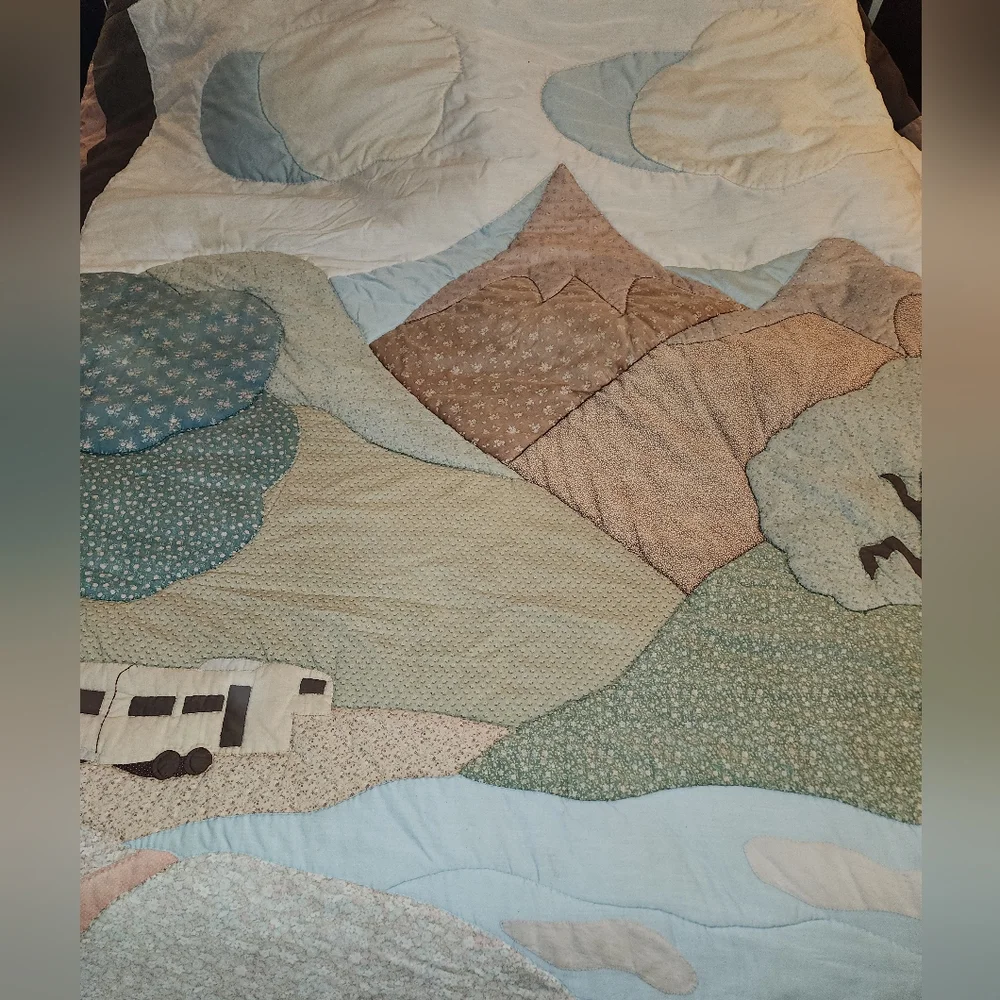 Vintage Patchwork Scenic Hand Quilted Blanket Bedspread
